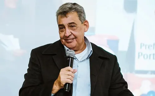 
          Imagem ilustrativa da imagem Após ano marcado por enchentes, prefeito eleito de Porto Alegre é empossado
          