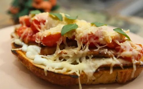 
          Imagem ilustrativa da imagem Aprenda a aproveitar as sobras da ceia de Natal
          