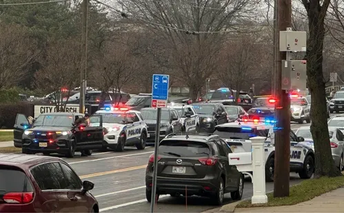 
          Imagem ilustrativa da imagem Ataque a tiros em escola de Wisconsin deixa cinco mortos, diz polícia
          