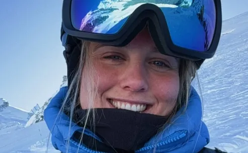 
          Imagem ilustrativa da imagem Atleta olímpica do snowboard morre após avalanche em resort na Suíça
          