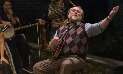 
          Imagem ilustrativa da imagem Ator morre aos 60 anos durante apresentação de peça natalina
          