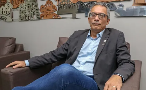 
          Imagem ilustrativa da imagem Aumento no número de atestados médicos para "esticar" feriados é estudado
          