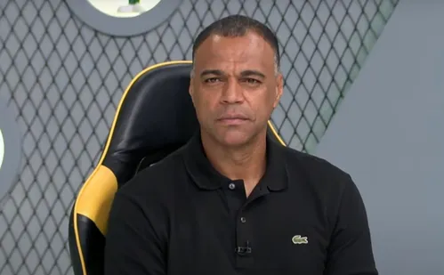 
          Imagem ilustrativa da imagem Band anuncia a saída do ex-jogador Denílson da emissora em 2025 após 14 anos
          