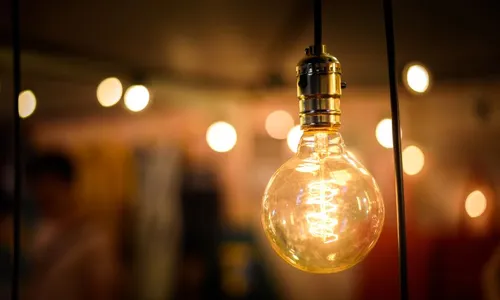 
          Imagem ilustrativa da imagem Bandeira verde em dezembro garante conta de luz mais barata
          