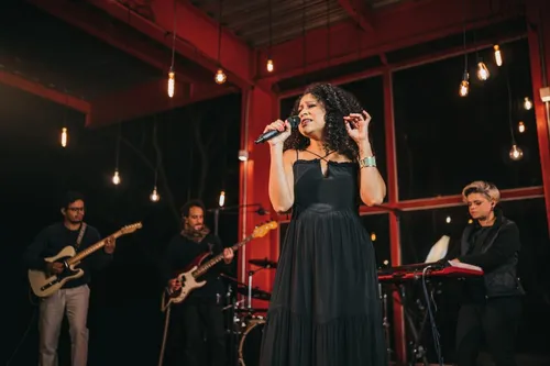 
          Imagem ilustrativa da imagem Bárbara Silva apresenta no Recife show “Coisas vazias ficam pra trás e Outras”
          