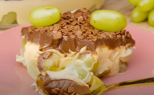 
          Imagem ilustrativa da imagem Bombom de uva na travessa é uma opção simples e refrescante para ceia de Natal
          