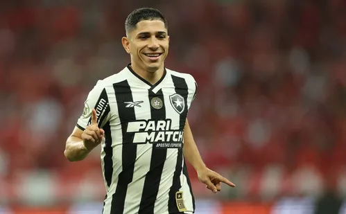 
          Imagem ilustrativa da imagem Botafogo bate Internacional e fica a um empate do título do Brasileirão
          