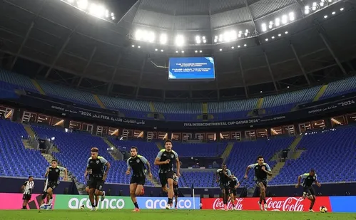 
          Imagem ilustrativa da imagem Botafogo estreia contra o Pachuca no Intercontinental com missão de superar cansaço
          