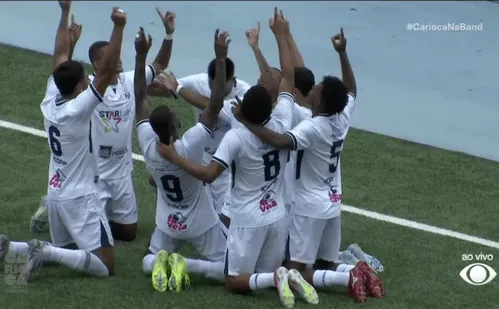 
          Imagem ilustrativa da imagem Botafogo joga com um a mais por 80 minutos, mas perde do caçula Maricá
          