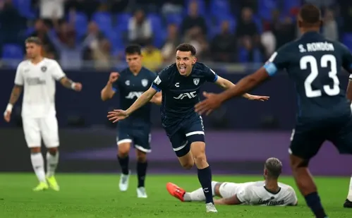 
          Imagem ilustrativa da imagem Botafogo leva 3 do Pachuca e se despede da Copa Intercontinental na estreia
          