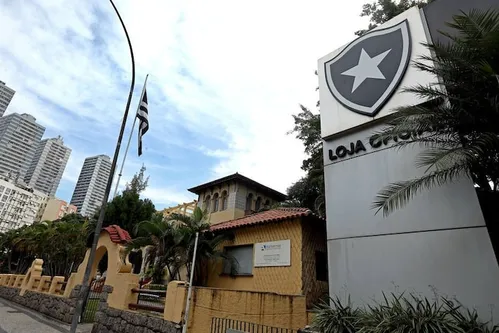 
          Imagem ilustrativa da imagem Botafogo nega atraso em premiações da Libertadores e esclarece situação
          