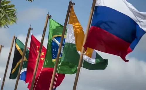 
          Imagem ilustrativa da imagem Brasil anuncia entrada da Indonésia como membro pleno do Brics
          