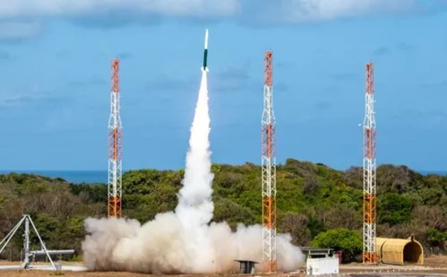 
          Imagem ilustrativa da imagem Brasil lança foguete com tecnologia 100% nacional. Veja como foi
          