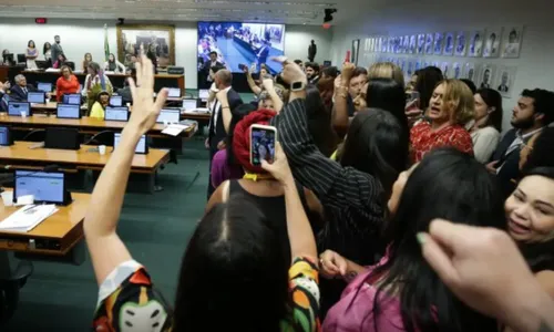 
          Imagem ilustrativa da imagem CCJ aprova PEC do aborto em meio a gritos de 'estuprador não é pai'
          