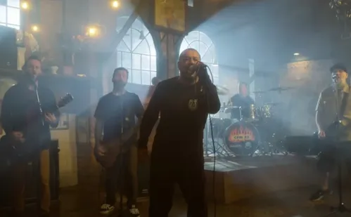 
          Imagem ilustrativa da imagem CPM 22 tem van roubada e cancela show no Rio de Janeiro
          