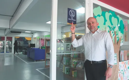 
          Imagem ilustrativa da imagem Câmara aprova proibição de celular até na hora do recreio
          