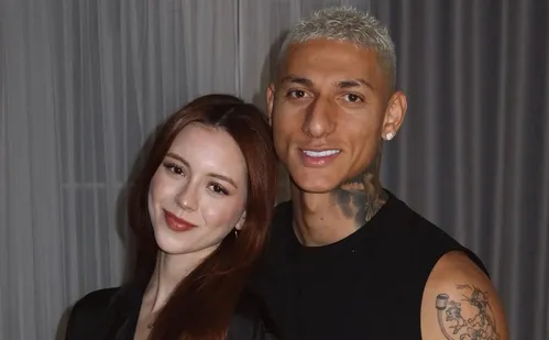 
          Imagem ilustrativa da imagem Capixaba Richarlison anuncia que será pai: "Agora somos 3"
          