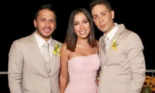 
          Imagem ilustrativa da imagem Carlinhos Maia ironiza boato de que pagou para Anitta ser madrinha de casamento
          