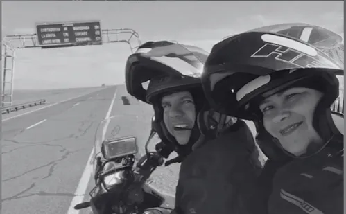 
          Imagem ilustrativa da imagem Casal capixaba morre em acidente de moto no Paraná
          