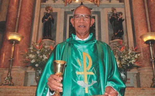 
          Imagem ilustrativa da imagem Celebração de 30 anos de sacerdócio de Frei Pedro
          