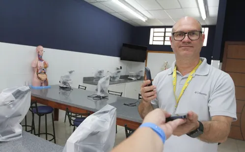 
          Imagem ilustrativa da imagem Celular só vai poder ser usado nas escolas em casos de emergência
          