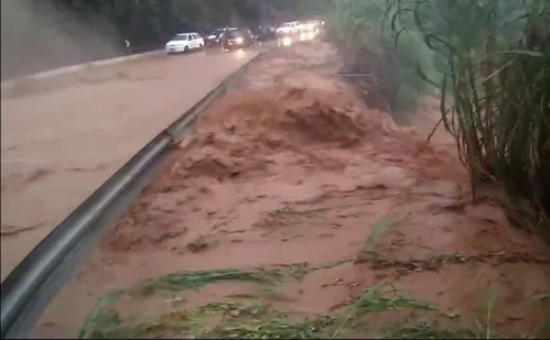 
          Imagem ilustrativa da imagem Chuva deixa mais de 20 pessoas desalojadas no ES
          