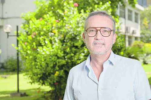 
          Imagem ilustrativa da imagem Cientista estuda soluções para  emissão de poluentes
          