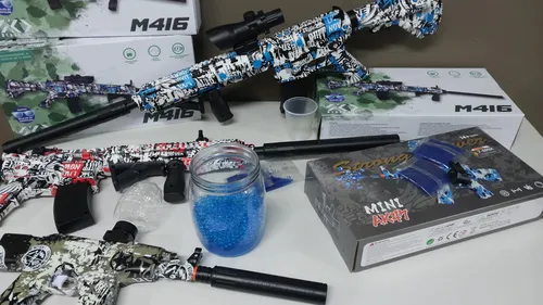 
          Imagem ilustrativa da imagem Polícia prende comerciantes e recolhe 3,5 mil armas de gel no comércio do Recife
          