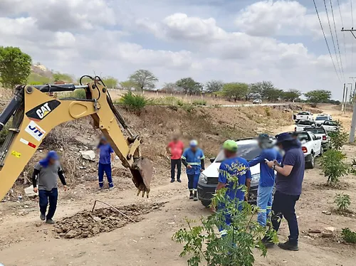 
          Imagem ilustrativa da imagem Compesa e Polícia Militar combatem ligações clandestinas de água no Agreste
          