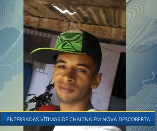 
          Imagem ilustrativa da imagem Corpo de uma das vítimas de chacina foi sepultado sob comoção da família e amigos
          