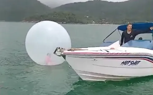 
          Imagem ilustrativa da imagem Criança fica à deriva em bolha aquática em Ubatuba (SP)
          