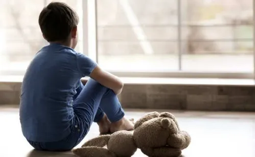 
          Imagem ilustrativa da imagem Deixar criança sozinha em casa é considerado crime? Entenda
          