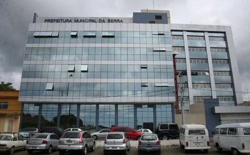 
          Imagem ilustrativa da imagem Mais cargos, tíquete maior e gratificação na Prefeitura e Câmara da Serra
          