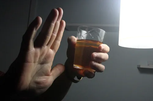 
          Imagem ilustrativa da imagem Dia do Alcoólico Recuperado: "O álcool me levou ao fundo do poço"
          