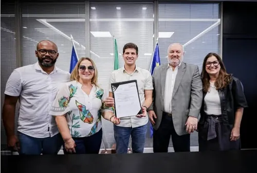 
          Imagem ilustrativa da imagem Diario de Pernambuco é agora Patrimônio Imaterial Histórico e Cultural do Recife
          