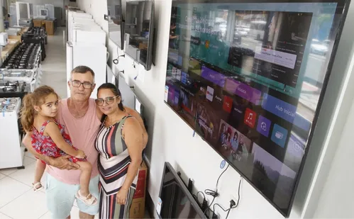 
          Imagem ilustrativa da imagem Edição de A Tribuna desta sexta tem 2 cupons para concorrer à TV gigante
          