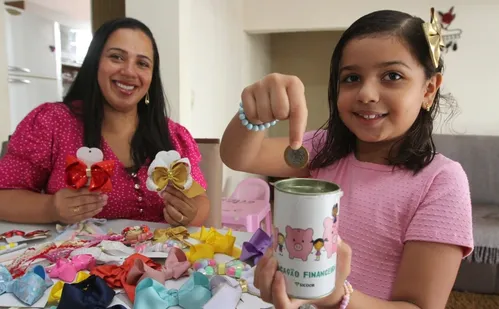 
          Imagem ilustrativa da imagem Educação financeira: crianças mudam vida das famílias
          