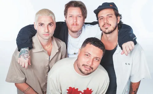 
          Imagem ilustrativa da imagem Emoção no retorno de Zé Neto e Cristiano aos palcos
          