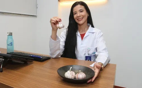 
          Imagem ilustrativa da imagem Entenda a dieta do alho feita por namorado de Sandy
          