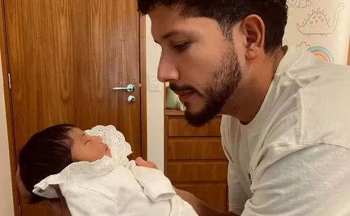 
          Imagem ilustrativa da imagem 'Está 24 horas presente', diz Iza sobre Yuri Lima, pai de Nala
          