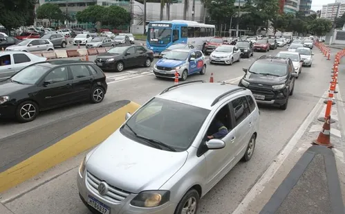 
          Imagem ilustrativa da imagem ES tem 8 mil novos veículos nas ruas todo mês
          