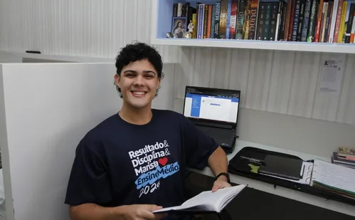 
          Imagem ilustrativa da imagem Estudantes do ES comemoram alta pontuação no Enem
          