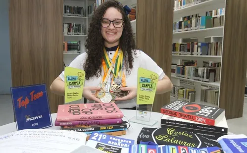 
          Imagem ilustrativa da imagem Estudantes do ES comemoram alta pontuação no Enem
          