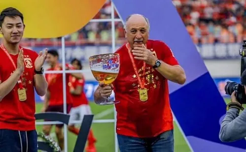 
          Imagem ilustrativa da imagem Ex-time de Felipão na China, Guangzhou FC fica inativo para 2025
          