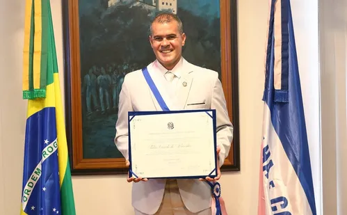 
          Imagem ilustrativa da imagem Fábio Duarte toma posse como deputado na Assembleia do ES
          