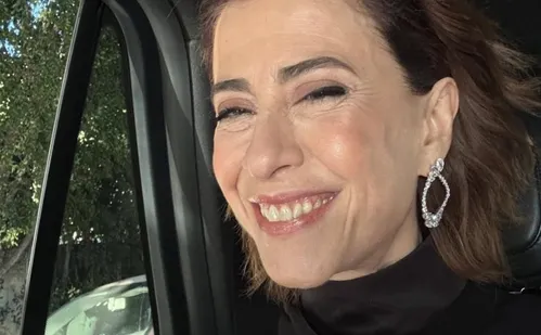 
          Imagem ilustrativa da imagem Fernanda Torres avisa que está em lugar seguro, longe dos incêndios em Los Angeles
          