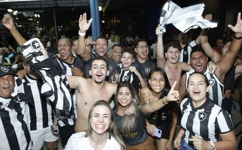 
          Imagem ilustrativa da imagem Festa gloriosa em Vitória com o título inédito do Botafogo na Libertadores
          