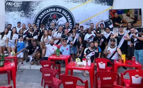 
          Imagem ilustrativa da imagem Festa vascaína com ídolos Carlos Germano e Mauro Galvão na Serra
          