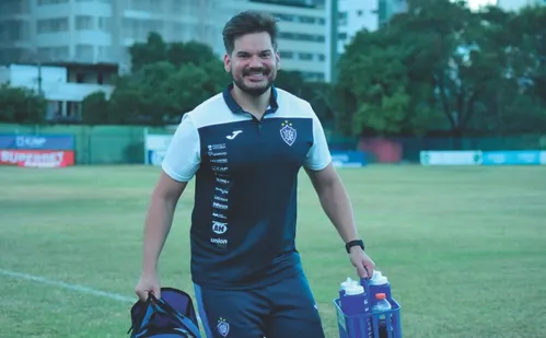 
          Imagem ilustrativa da imagem “Fisioterapia nível de Série A”, destaca profissional do Vitória
          