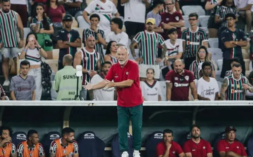 
          Imagem ilustrativa da imagem Fluminense renova com Mano Menezes e presidente projeta 2025 com SAF e Richarlison
          